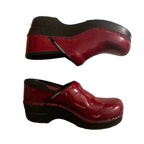 Dansko Women’s Clogs Size 36 Burgundy Patent Leather - Picture 4 of 8